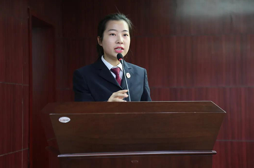 揭开巴中这位女检察官的表象后…